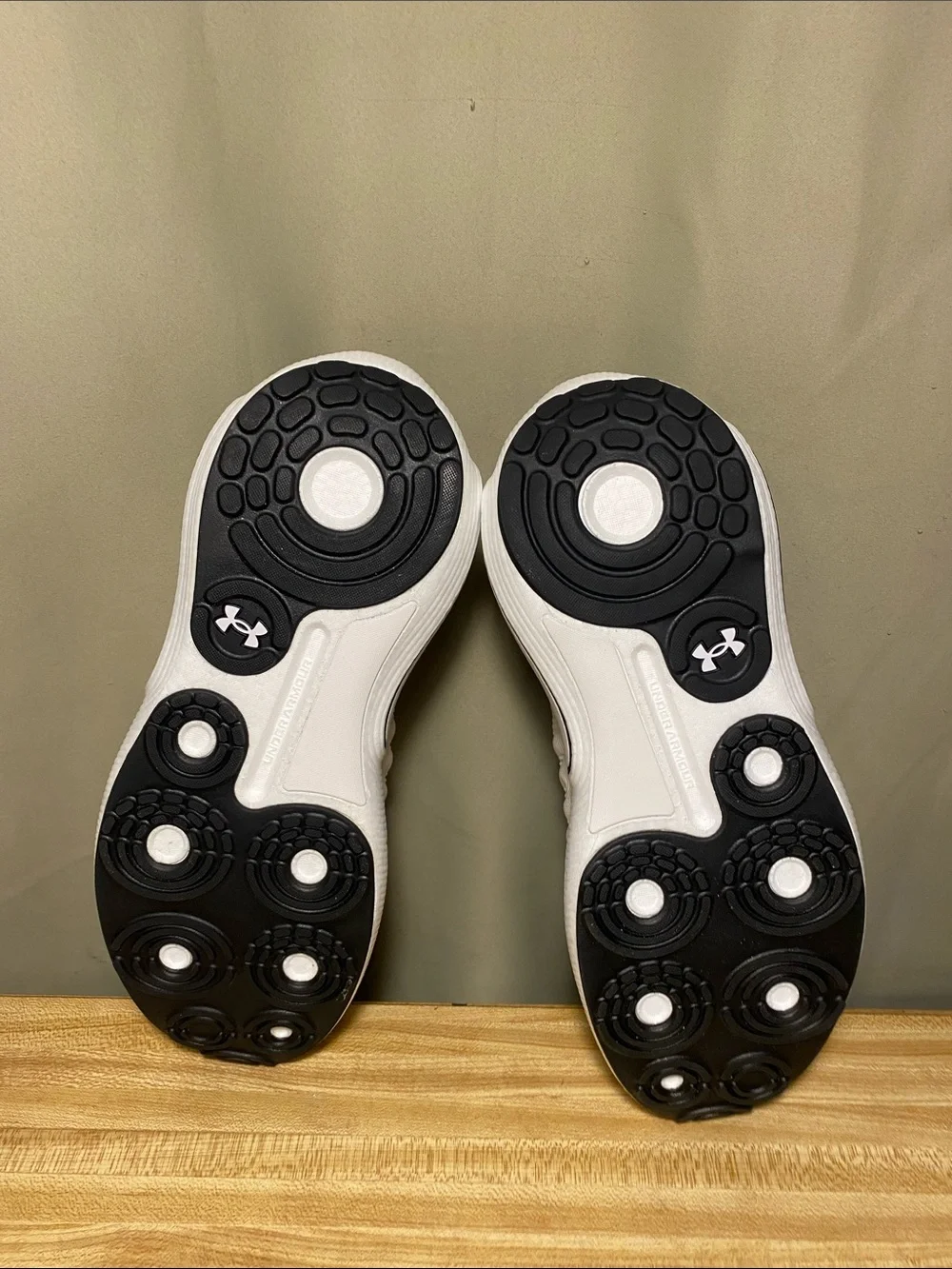 Under Armour UA U Phantom 4 Pride Shoes Unisex Wht/Blk Men’s 9/ WMNS 10.5 NWOT
